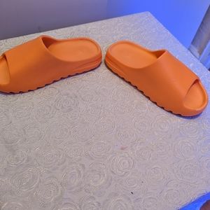 Yeezy Slides authentic